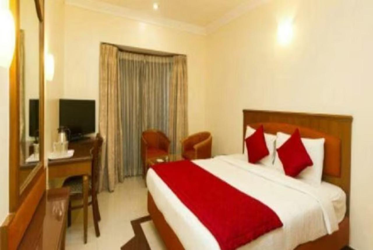 Goroomgo New Ashiyana Palace พาราณสี ภายนอก รูปภาพ